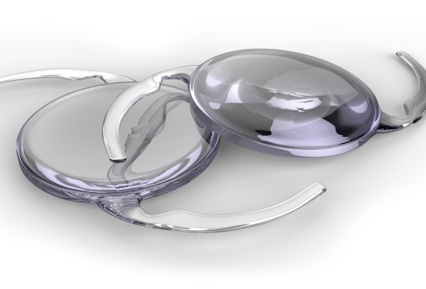 Intraocular lens implant