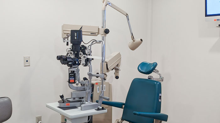 Interior photo of optometry equipment at Southwestern Eye Center's Westridge location