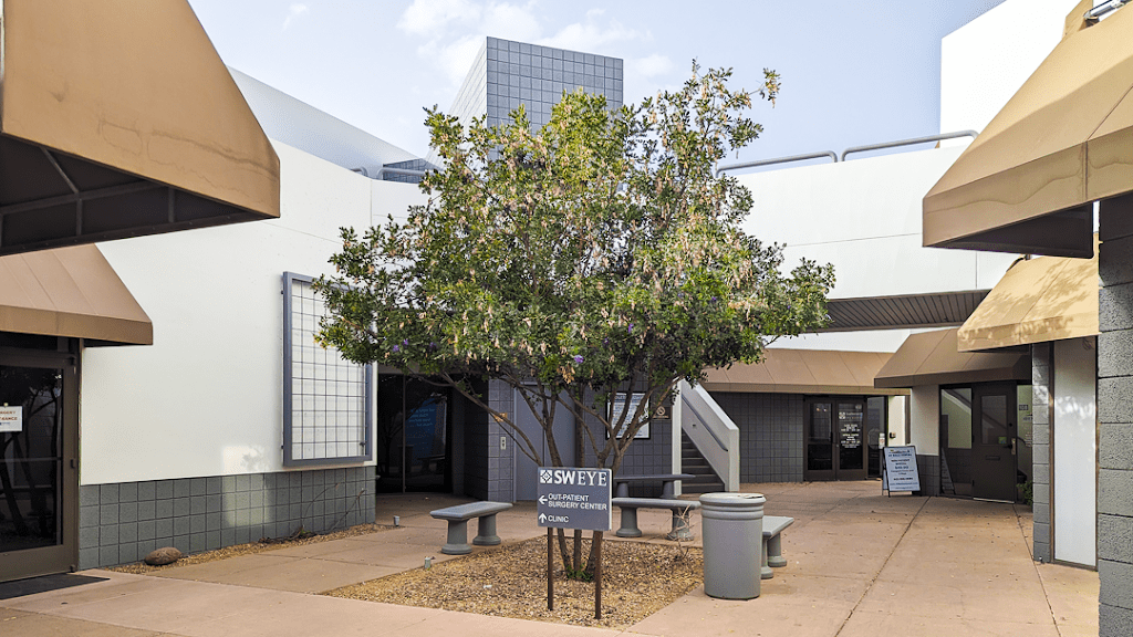Exterior photo of Southwestern Eye Center's Scottsdale Bell Road location