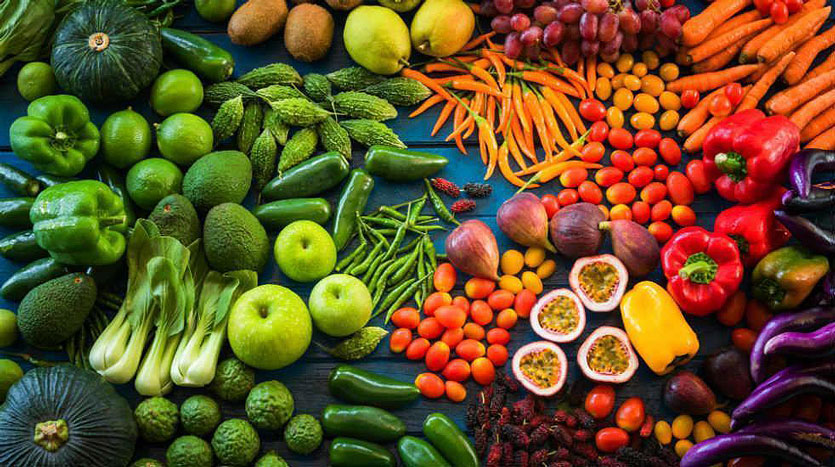 Can diet help prevent cataracts? A diet rich in eye healthy foods, learn more at Southwestern Eye Center.